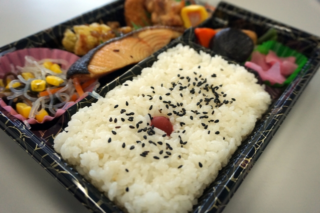 ロケ弁